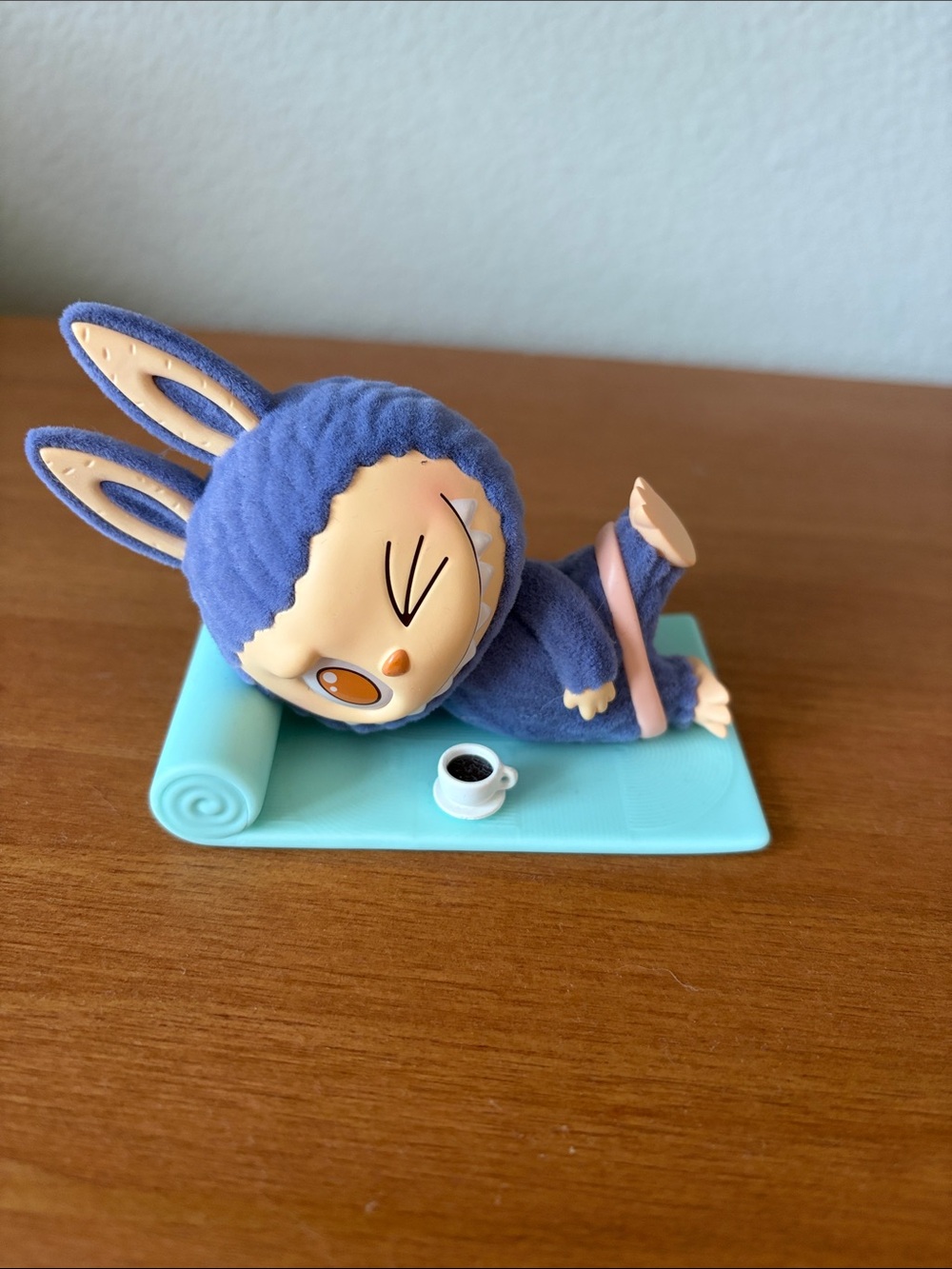 Monsters Lazy Yoga labubu